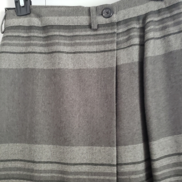 Ralph Lauren wool wrap skirt, size 6 - Picture 2 of 3